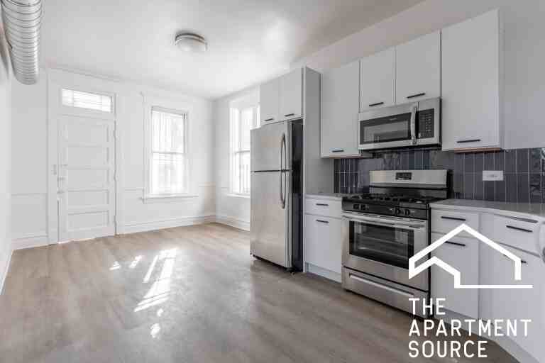 1841 N Kedzie Ave #2R - Photo 3 of 12