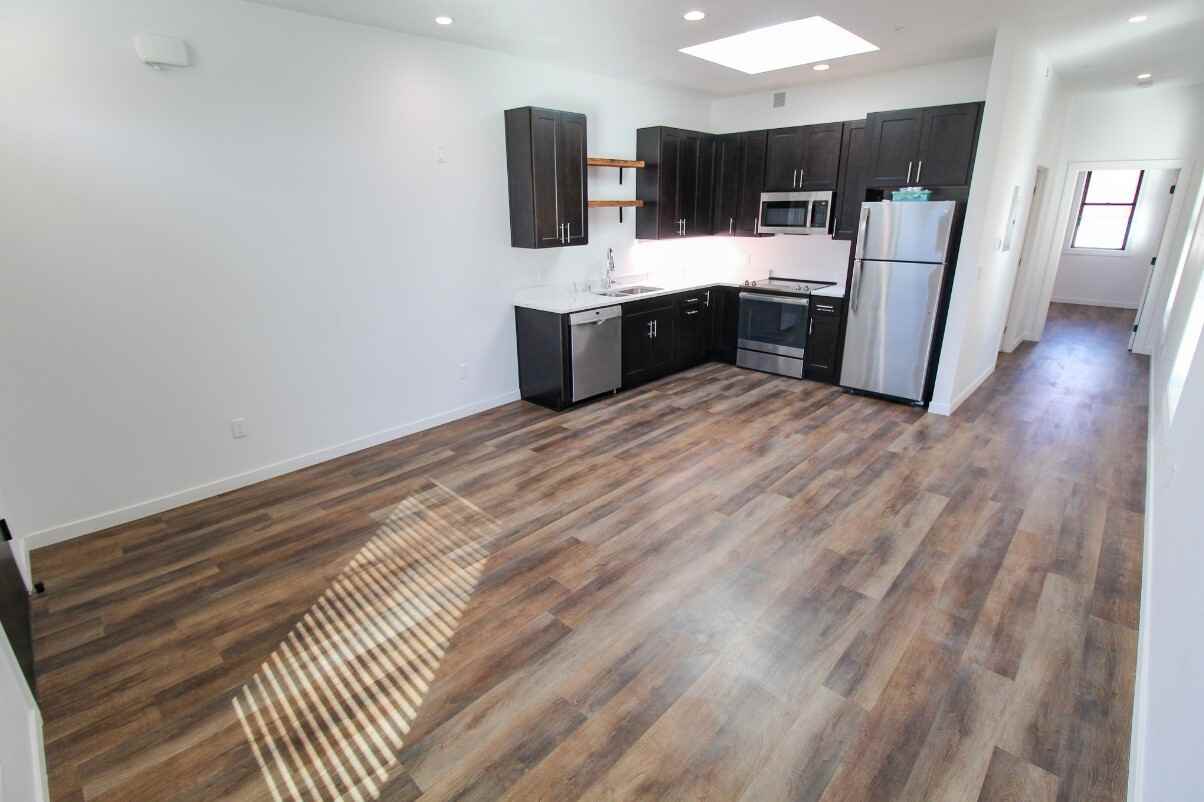 131 South Sherman Street - Photo 4 of 5