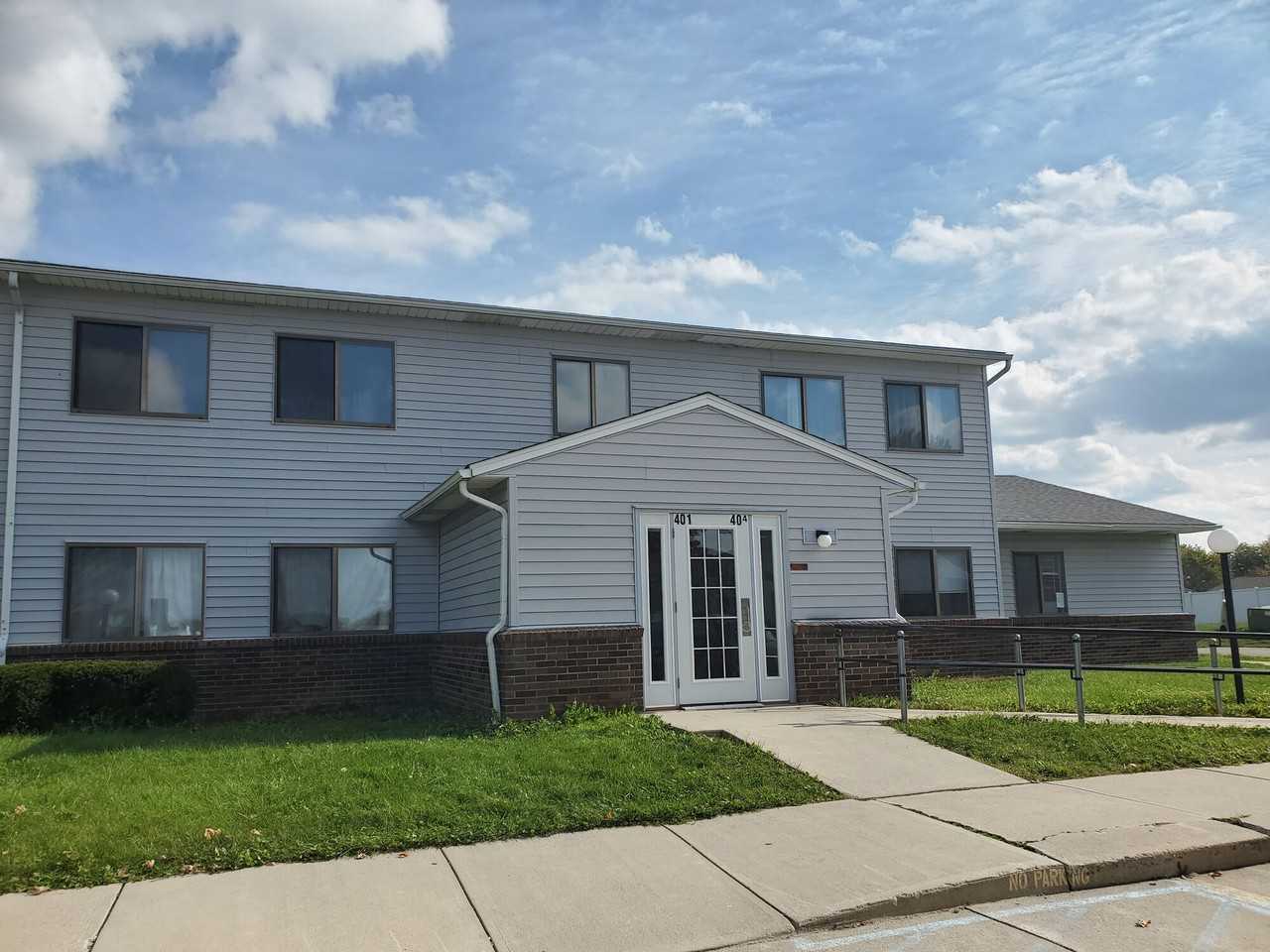 Surrey Lane Apartments - Photo 3 of 6