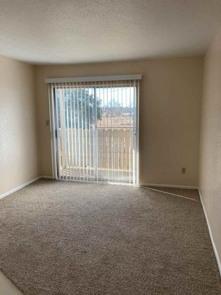 West Columbia Manor - Photo 6 of 6