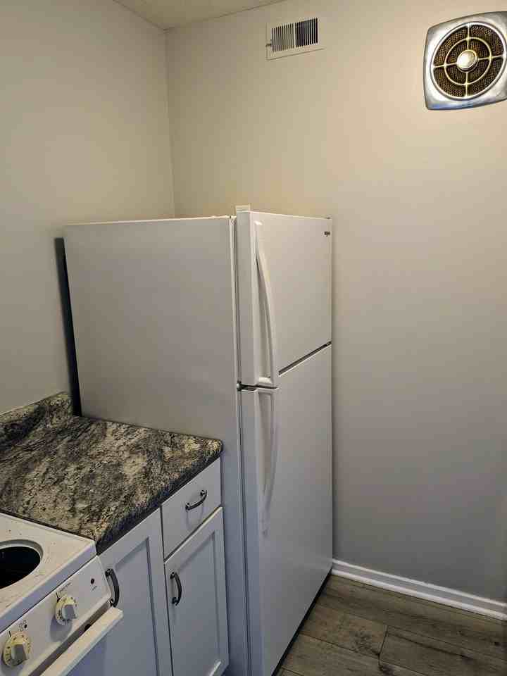 1330 F St #9 - Photo 3 of 8