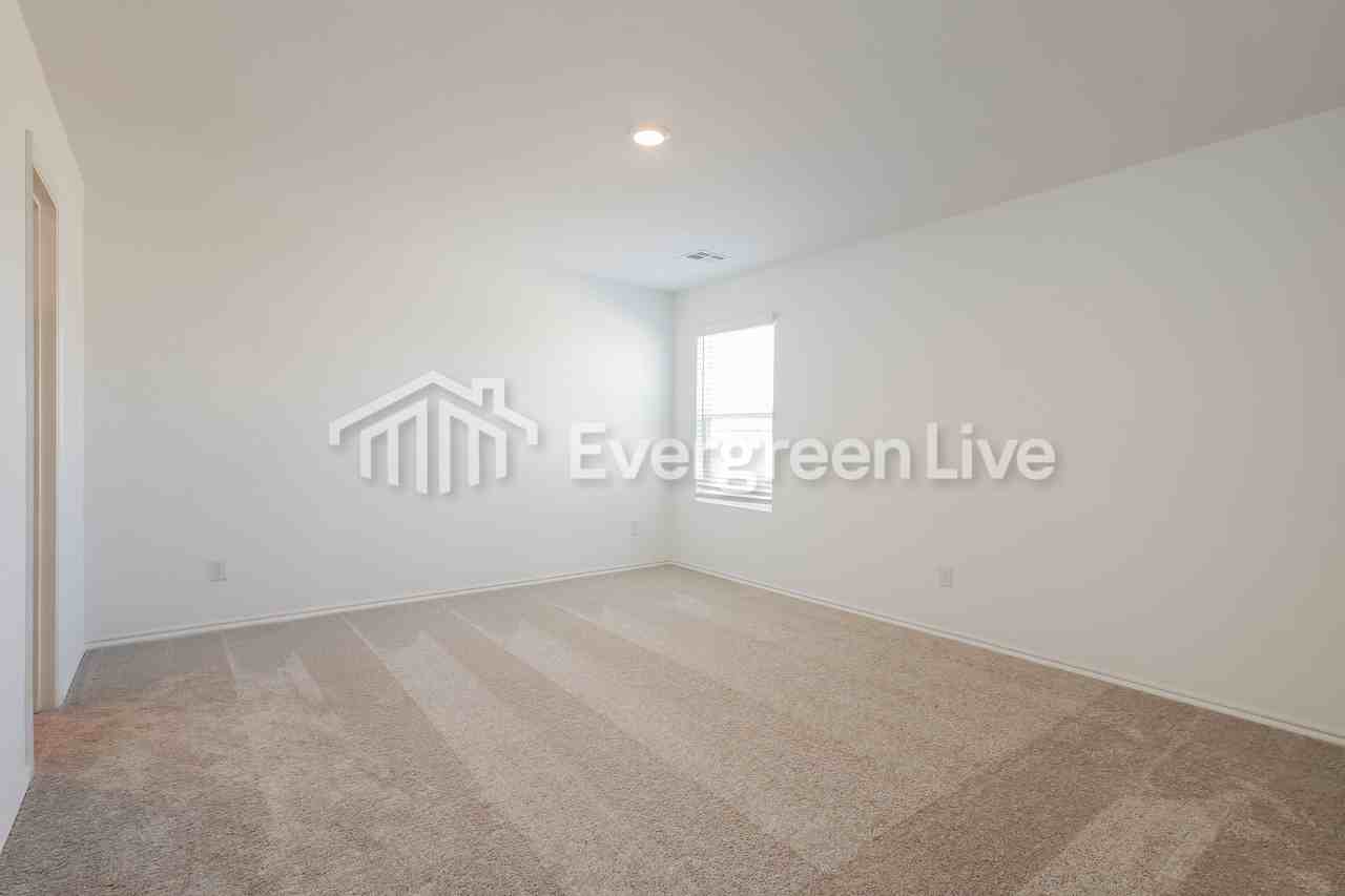 2200 Bleeker St - Photo 7 of 16