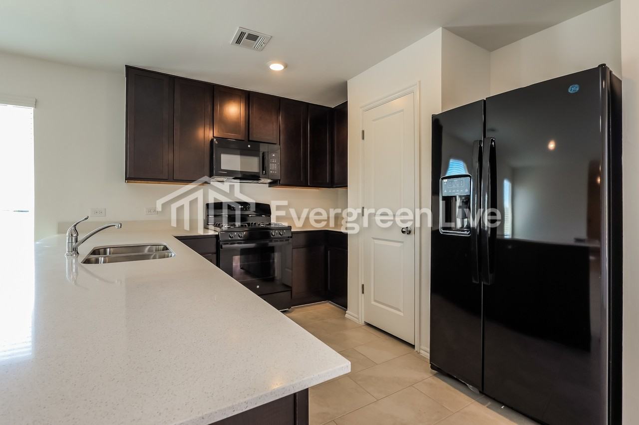 10804 Sw 23rd Pl - Photo 5 of 16