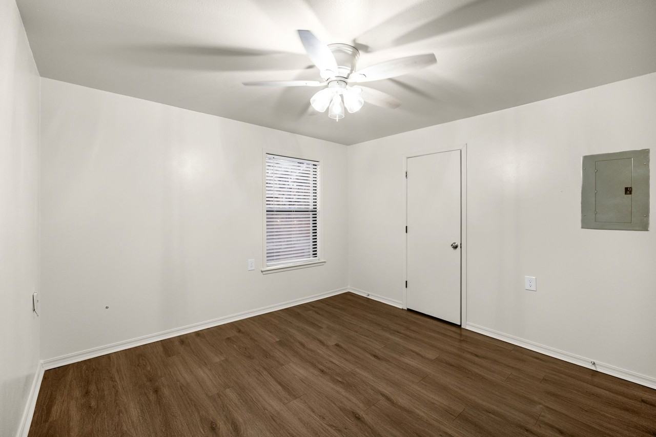 Watson Street Apartments - Photo 3 of 4