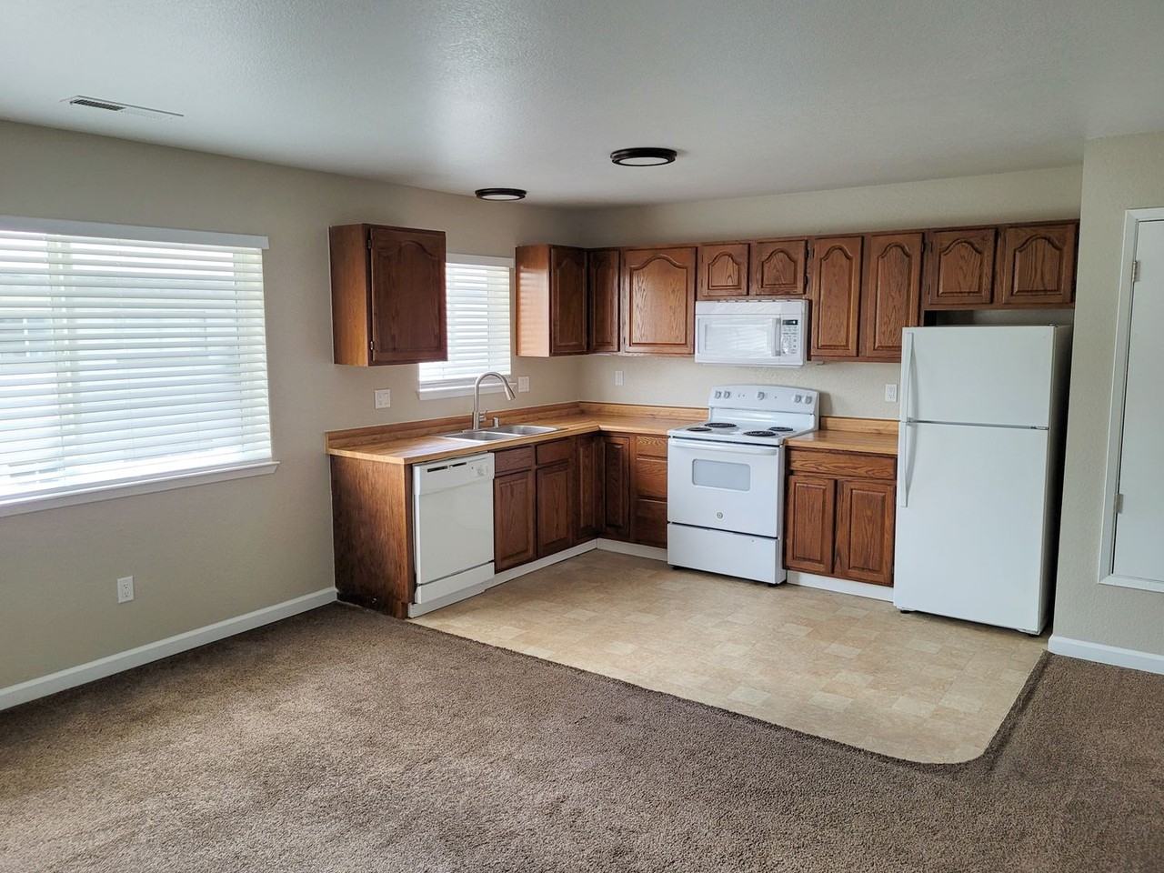 Royal Apartments - Photo 3 of 10