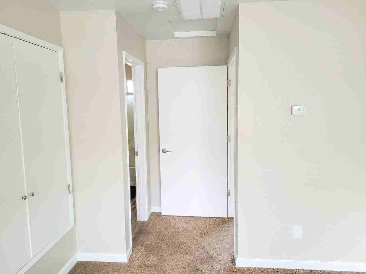 Royal Apartments - Photo 5 of 10