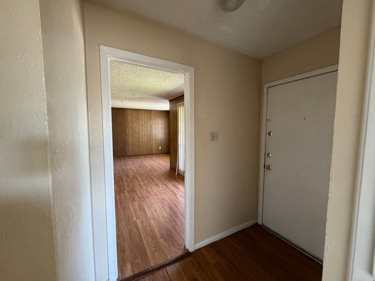 1526 Leader Dr - Photo 5 of 37