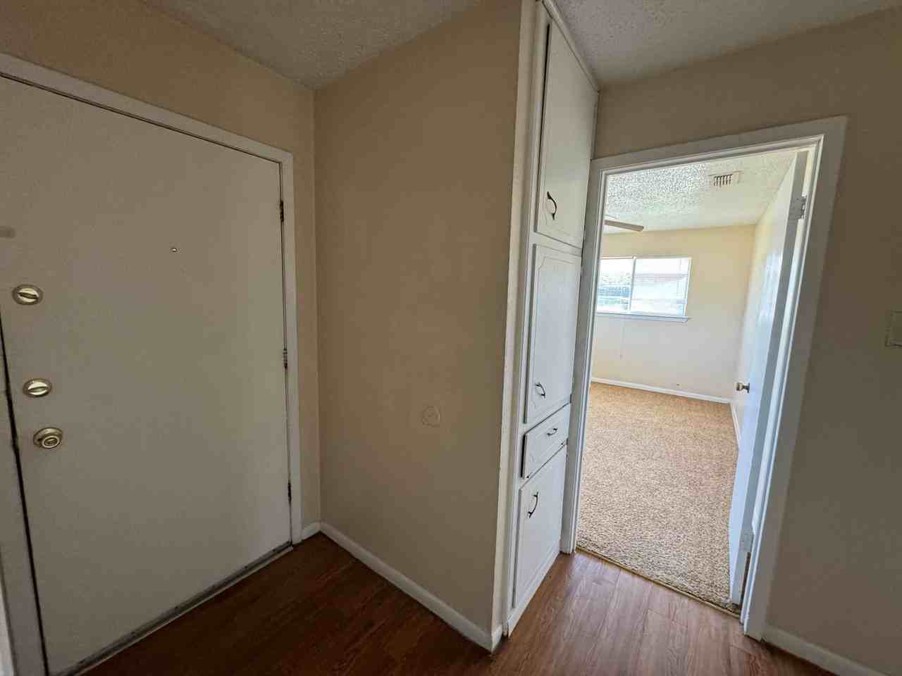 1526 Leader Dr - Photo 6 of 37