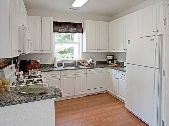 Avalon Darien - Photo 3 of 48