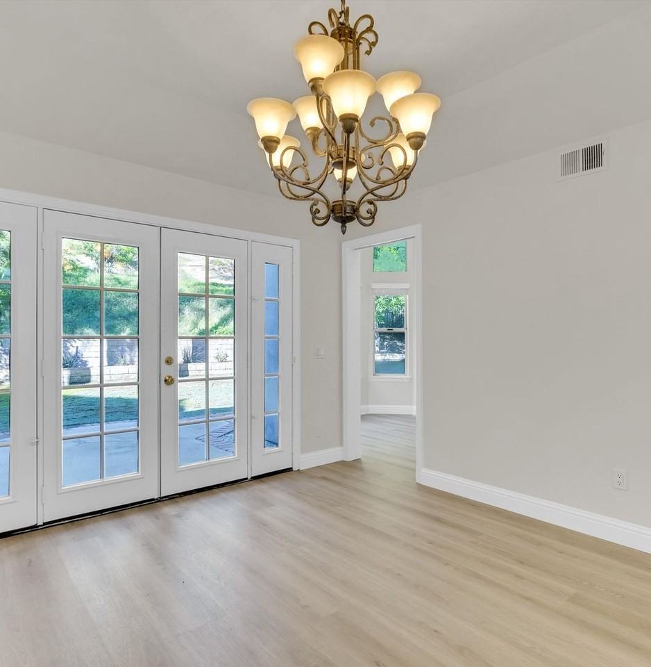8103 Valley Flores Dr - Photo 4 of 21
