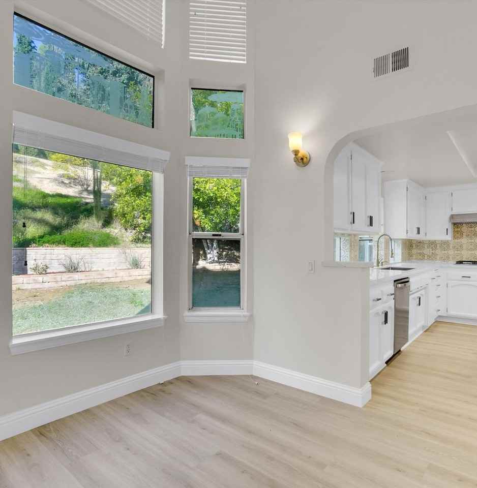 8103 Valley Flores Dr - Photo 5 of 21