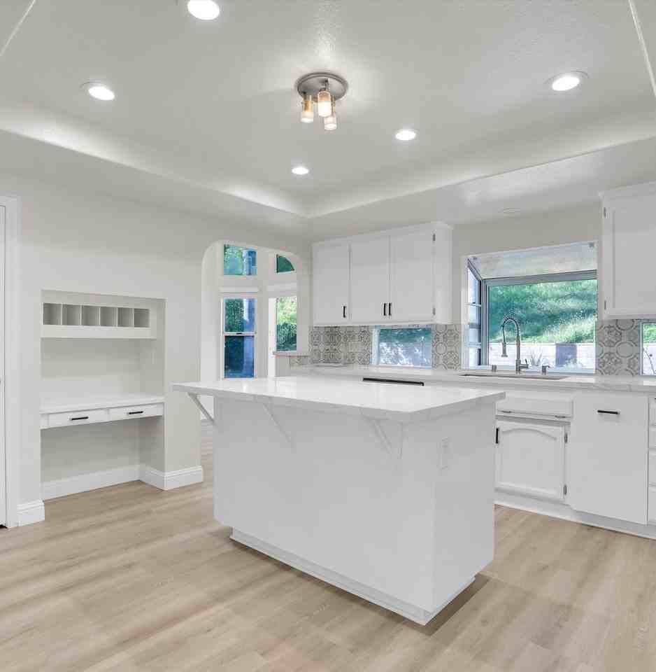 8103 Valley Flores Dr - Photo 7 of 21
