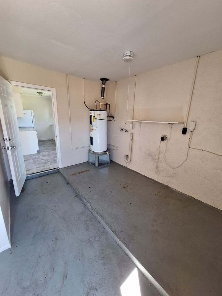 511 65th Avenue Dr W - Photo 5 of 9