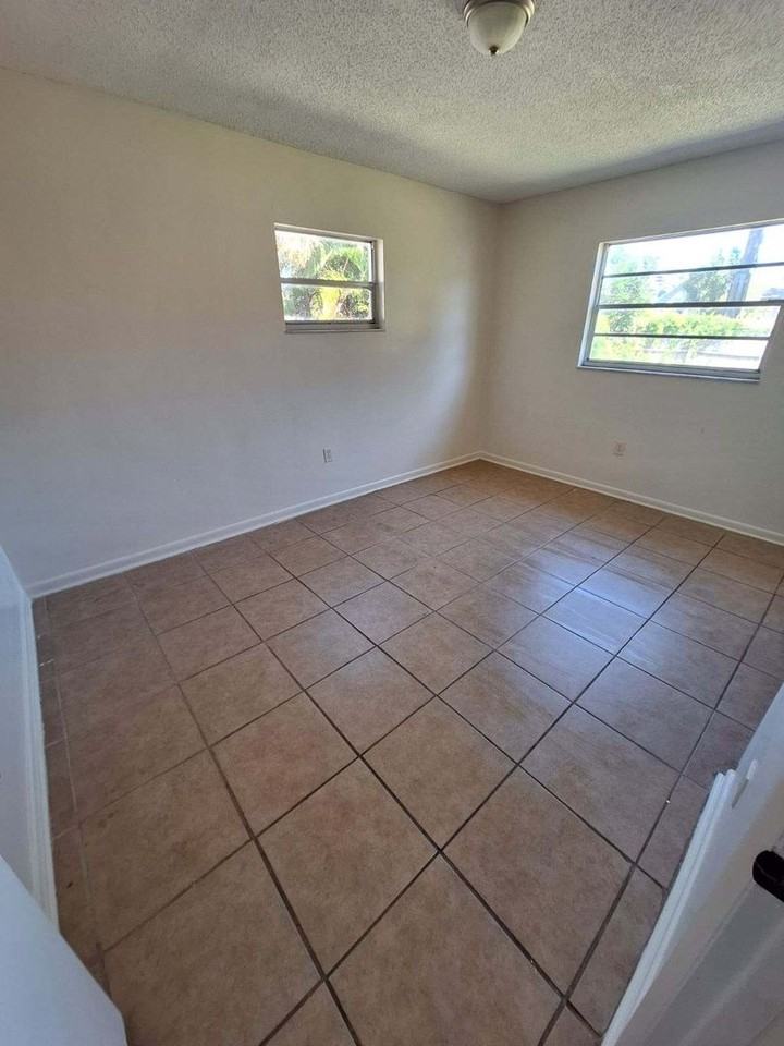 511 65th Avenue Dr W - Photo 7 of 9