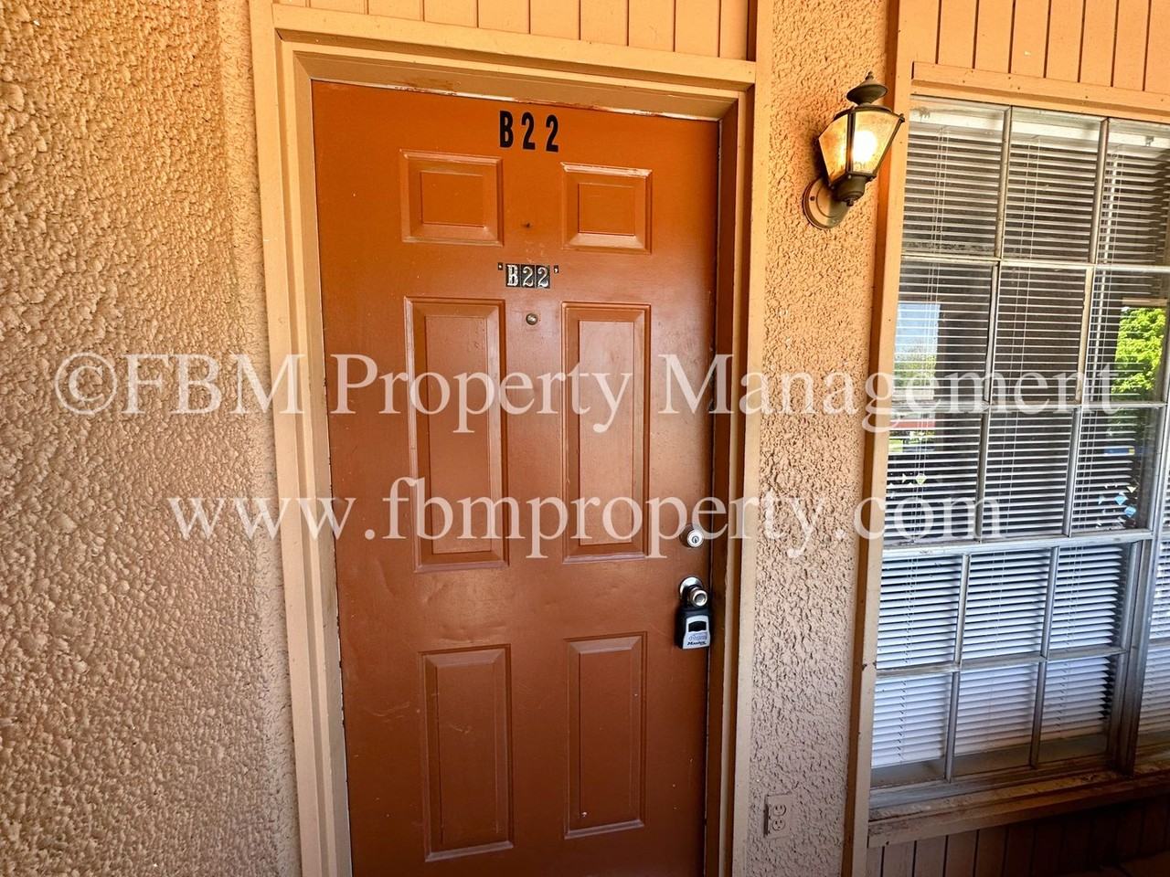 800 N Clay St #B - Photo 2 of 11