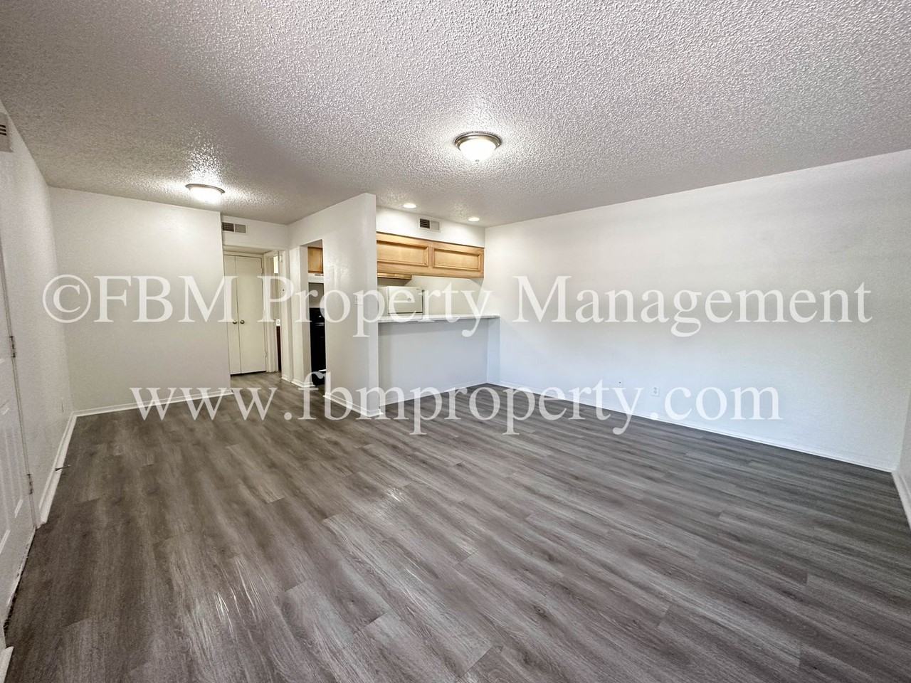 800 N Clay St #B - Photo 3 of 11