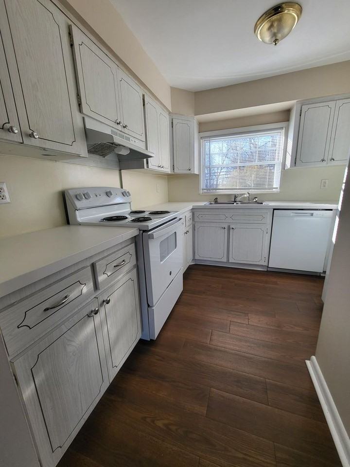 Highland Courtyard - Photo 2 of 10