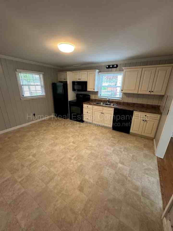 1365 Oak Grove Rd - Photo 3 of 9