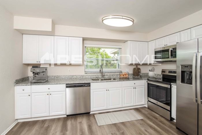 960 Beechfern Ln - Photo 3 of 17