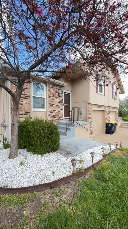 8716 N Chatham Ave - Photo 2 of 30