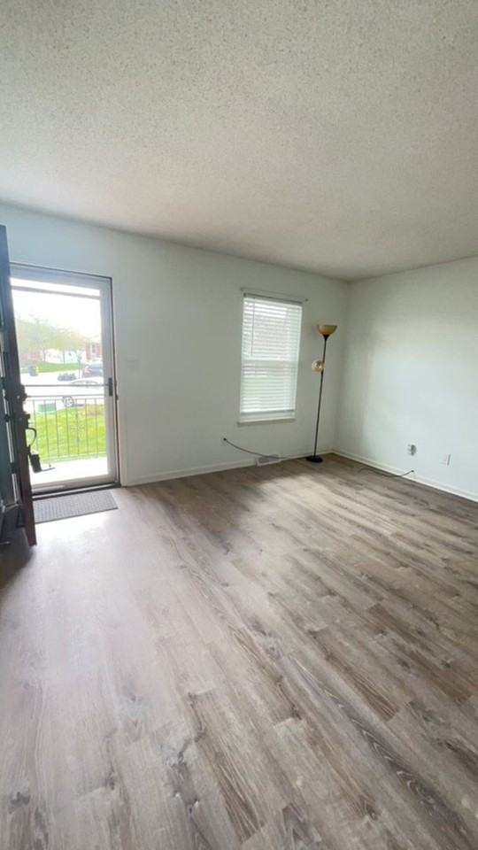8716 N Chatham Ave - Photo 6 of 30