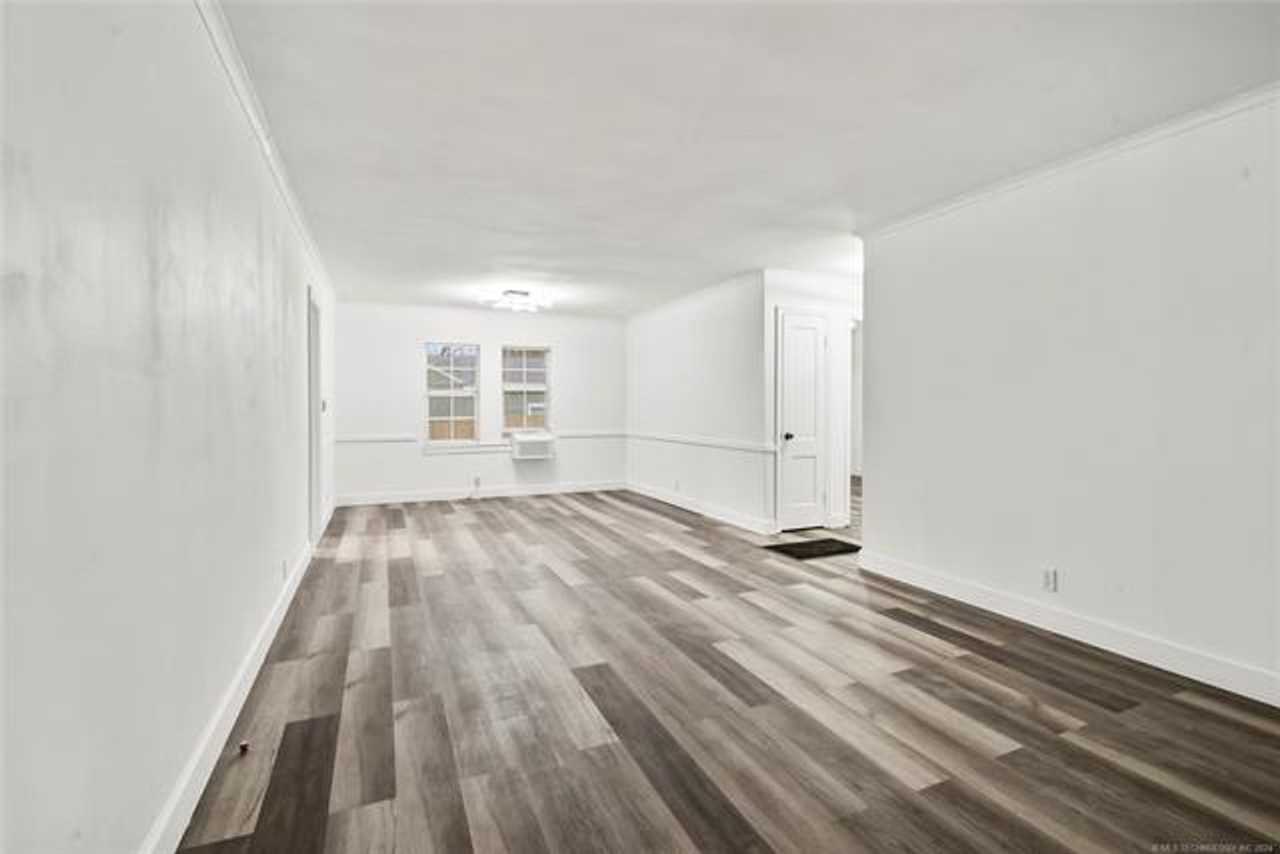 2503 E 8th St - Photo 2 of 8