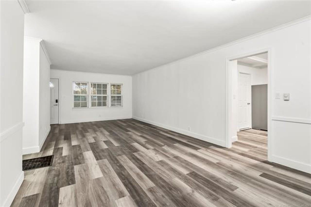 2503 E 8th St - Photo 3 of 8