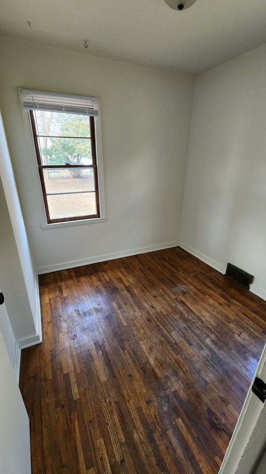 1915 Wood St - Photo 5 of 12