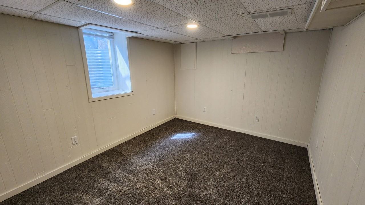 1915 Wood St - Photo 7 of 12