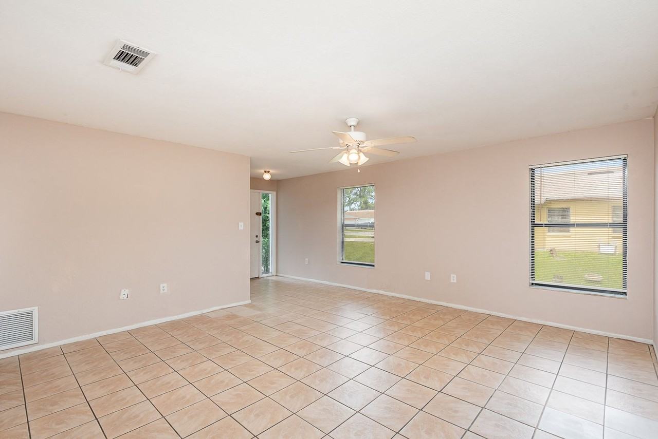 311 Sun Dial Ct - Photo 2 of 12