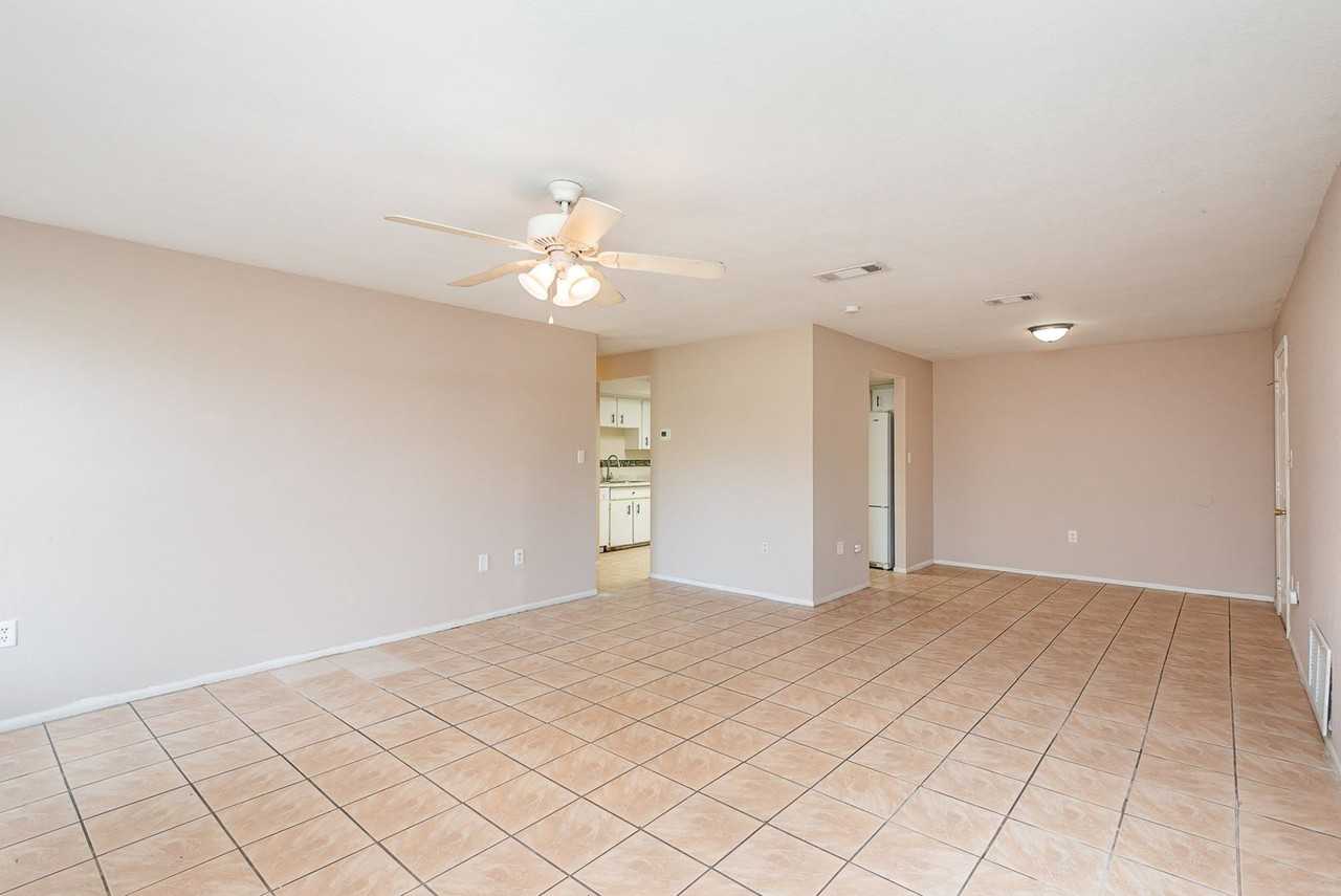 311 Sun Dial Ct - Photo 3 of 12