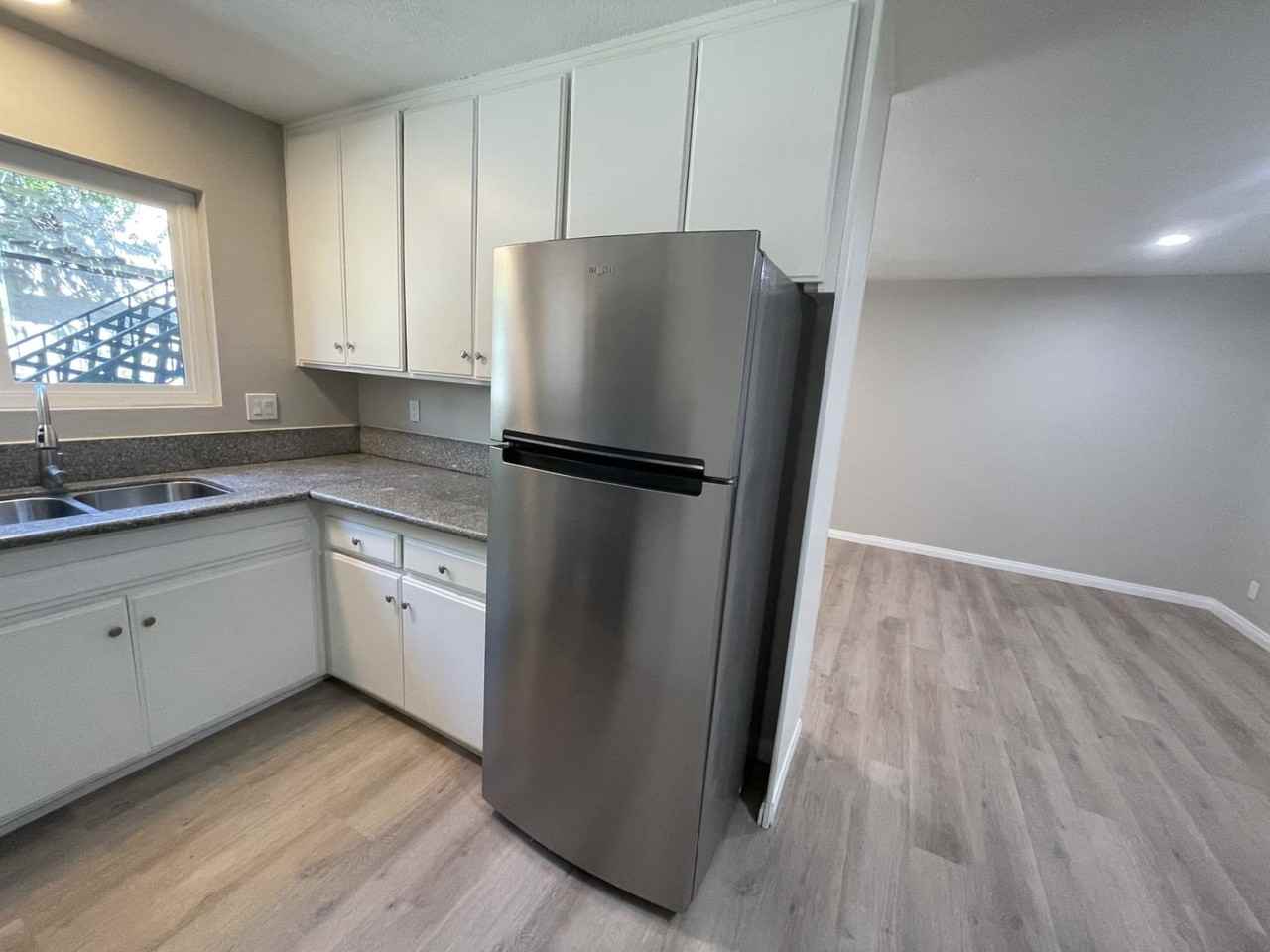 4216 Euclid Ave #02 - Photo 6 of 11