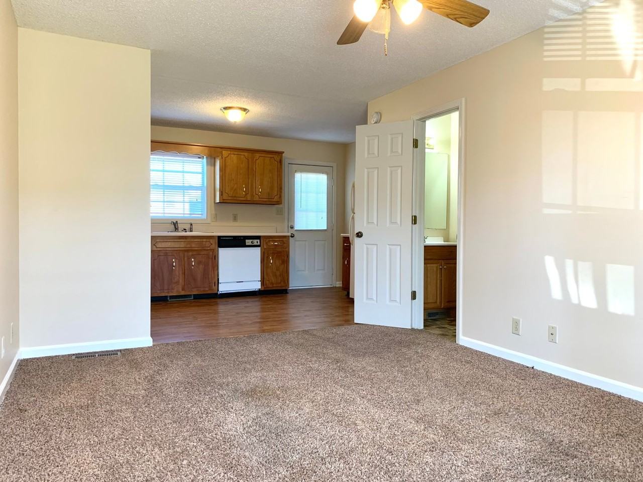 819 Flyer Ct - Photo 4 of 20