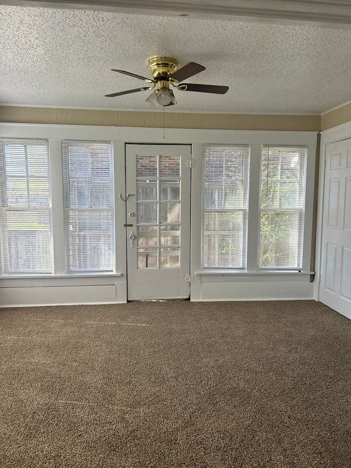 1614 S Jackson St - Photo 3 of 11