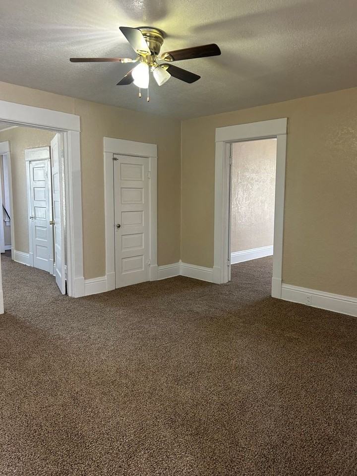 1614 S Jackson St - Photo 4 of 11