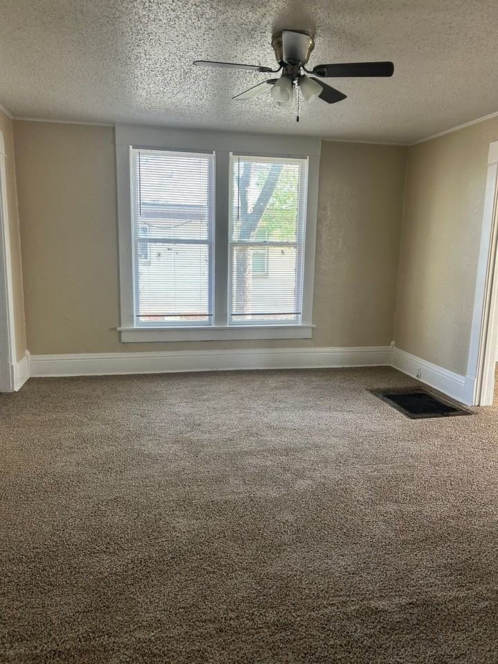 1614 S Jackson St - Photo 5 of 11