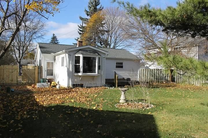 318 Pennell St - Photo 2 of 19