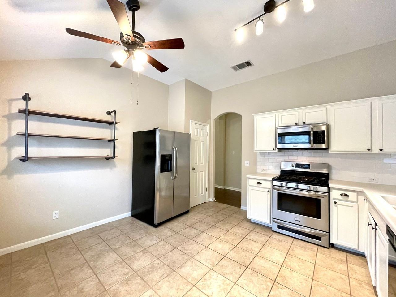 228 Chandler Crossing Trl - Photo 5 of 26
