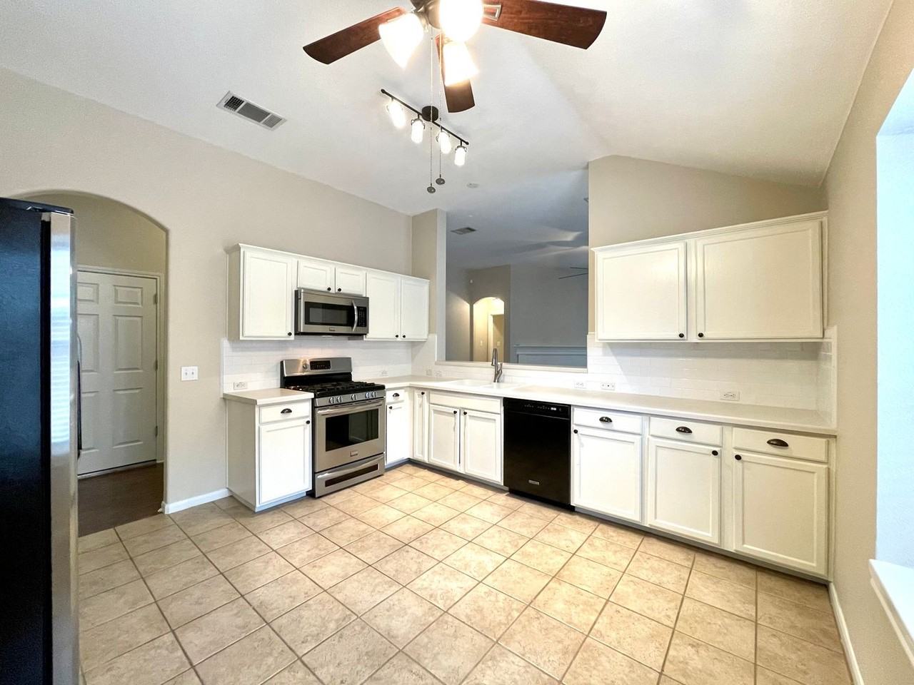 228 Chandler Crossing Trl - Photo 6 of 26