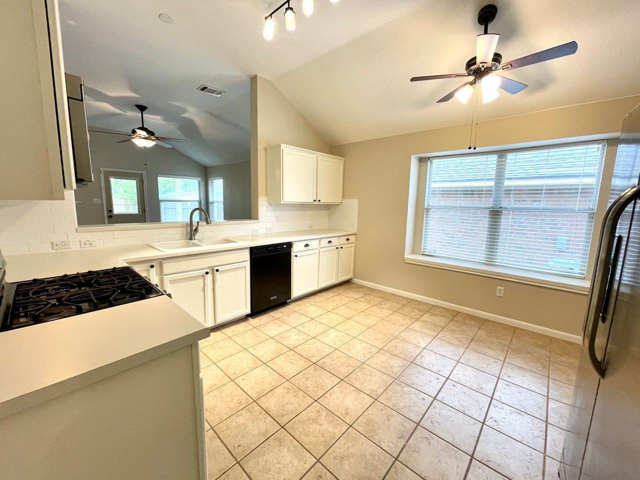 228 Chandler Crossing Trl - Photo 7 of 26