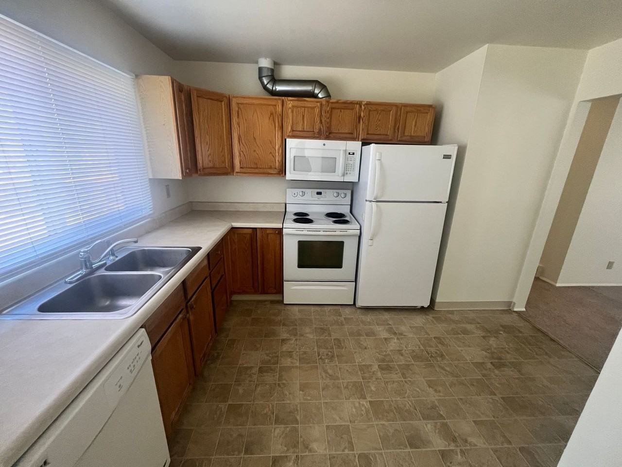 1702 Holmes Dr - Photo 3 of 10