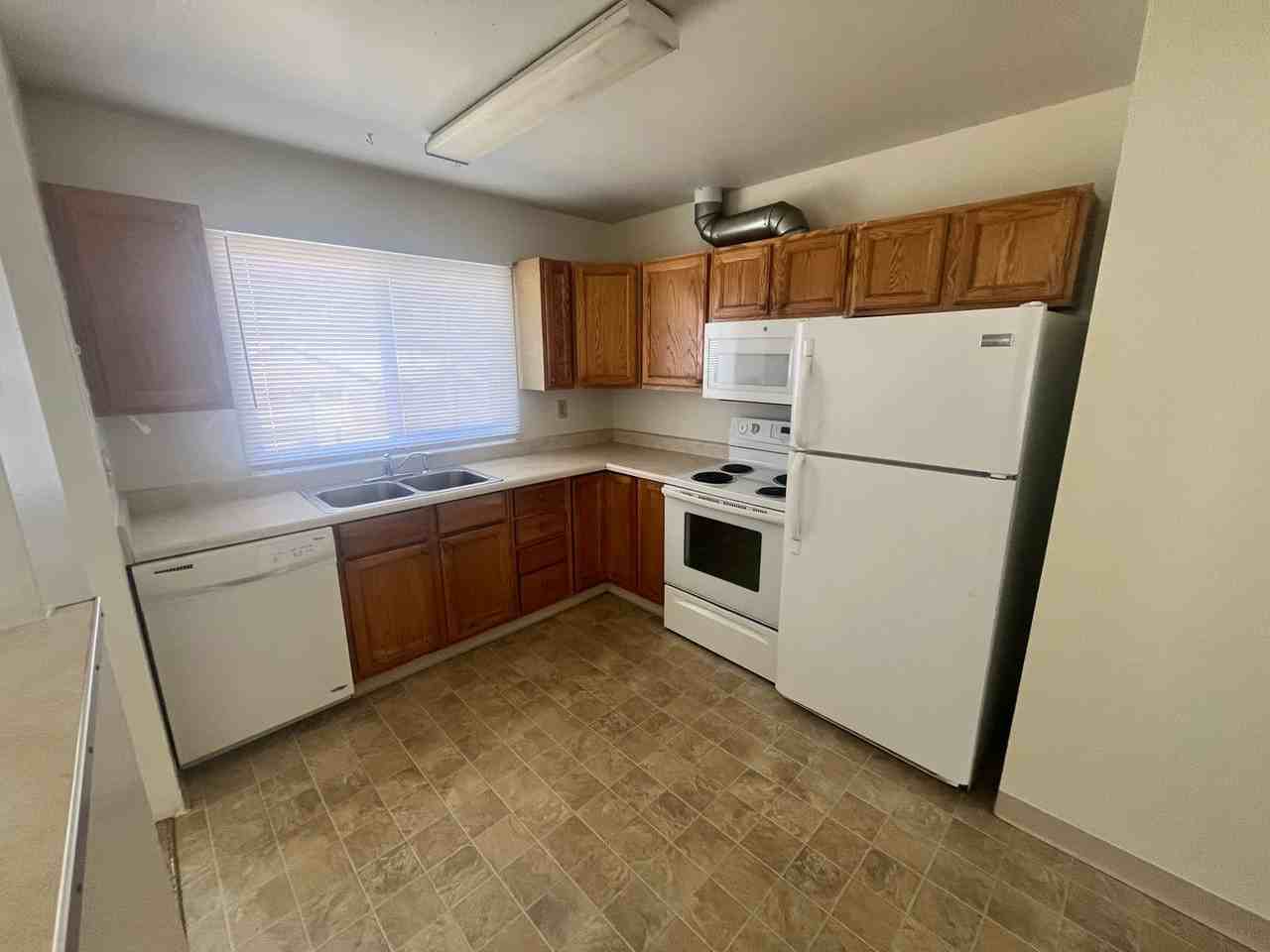 1702 Holmes Dr - Photo 4 of 10