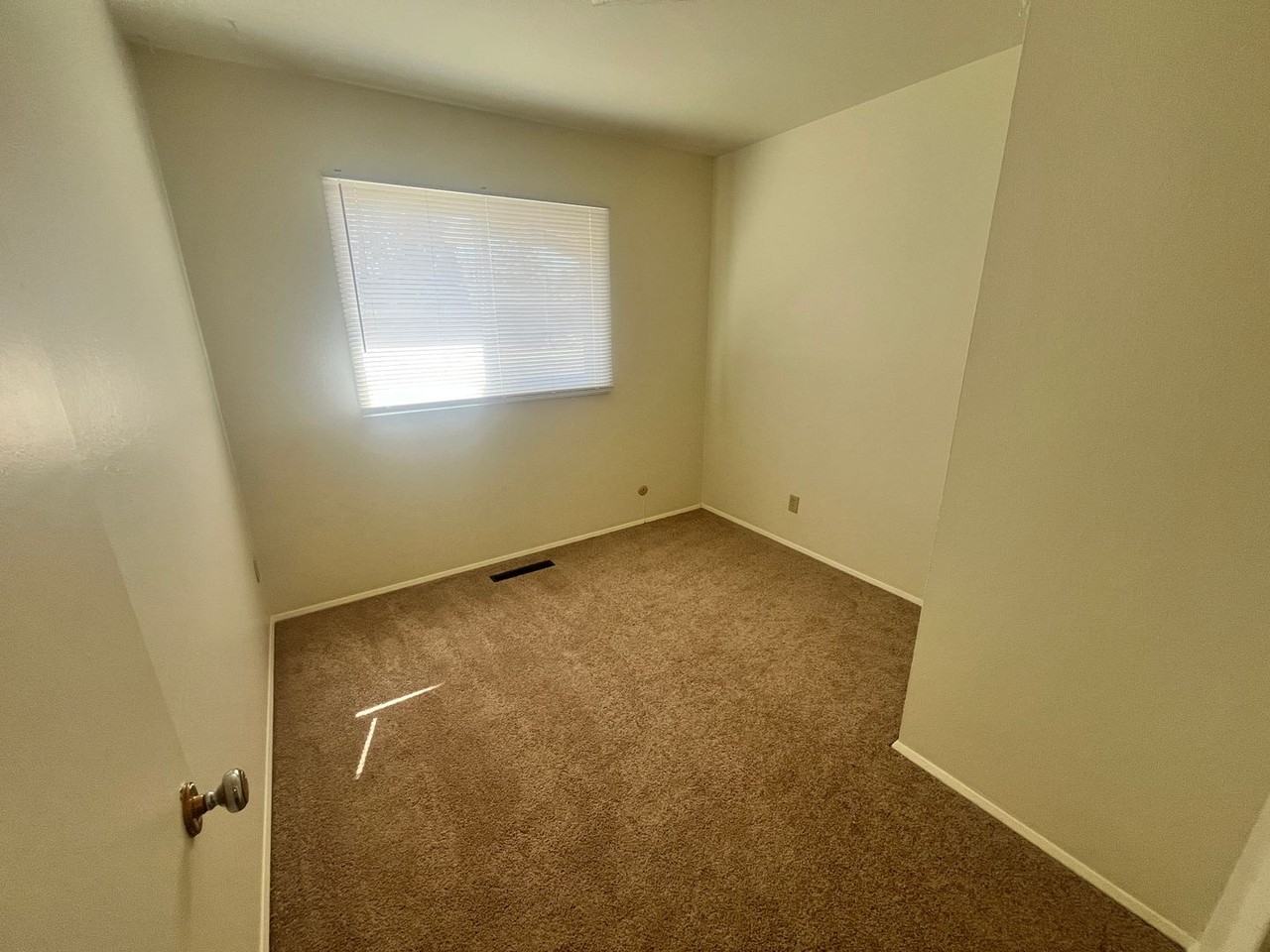 1702 Holmes Dr - Photo 5 of 10
