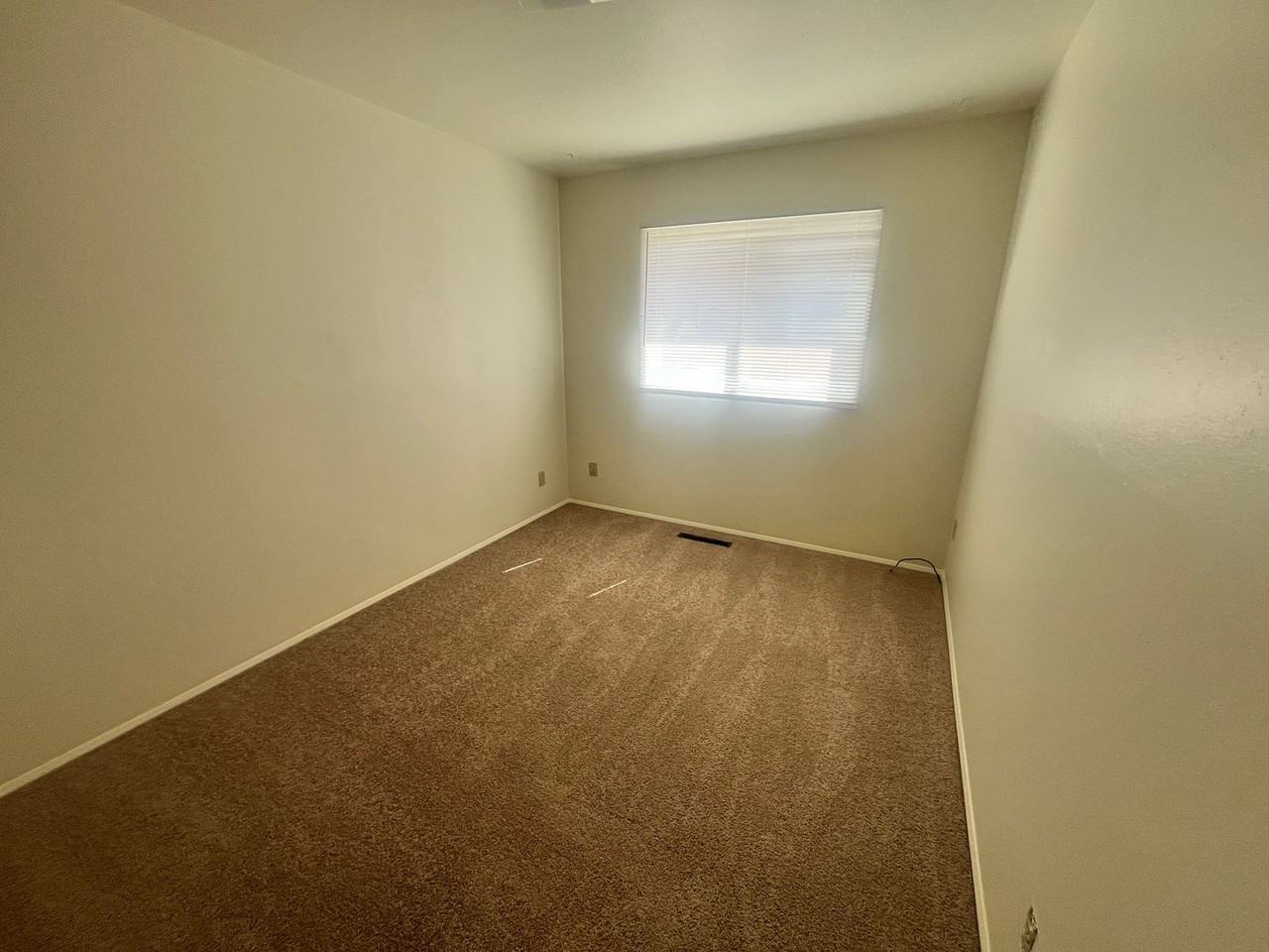 1702 Holmes Dr - Photo 7 of 10