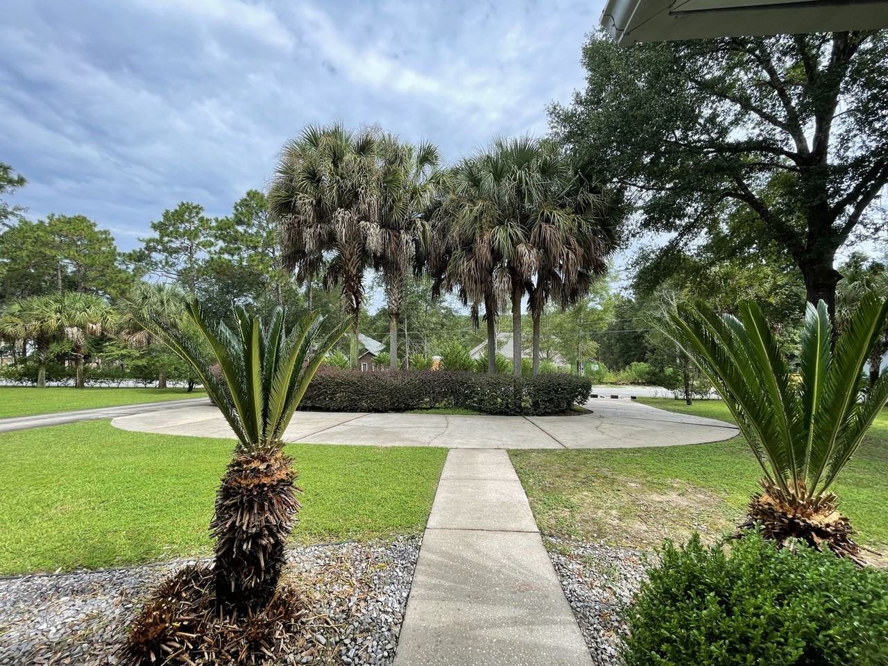 205 Wedgewood Ln - Photo 3 of 29