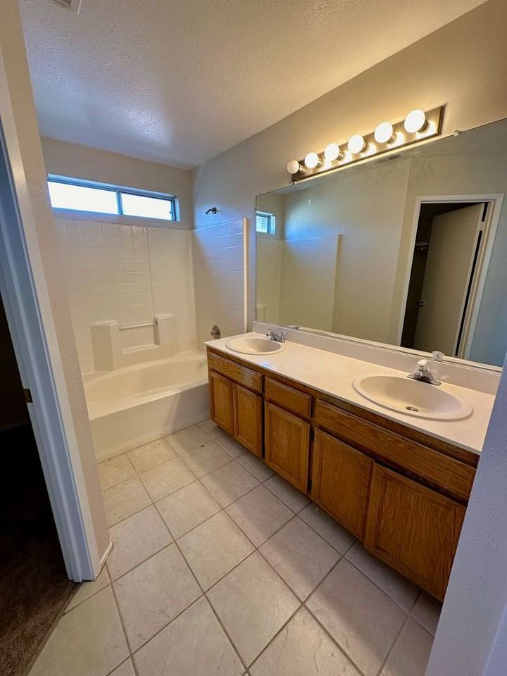 1527 Promenade Circle - Photo 7 of 11