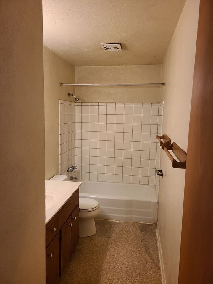 3213 N Park Dr - Photo 3 of 9