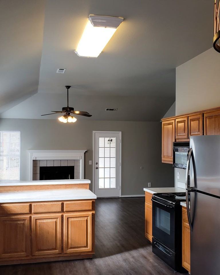 1495 N Greenleaf Dr - Photo 5 of 11