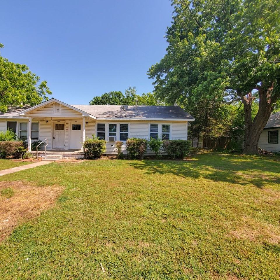 1028 W Wood St - Photo 2 of 31