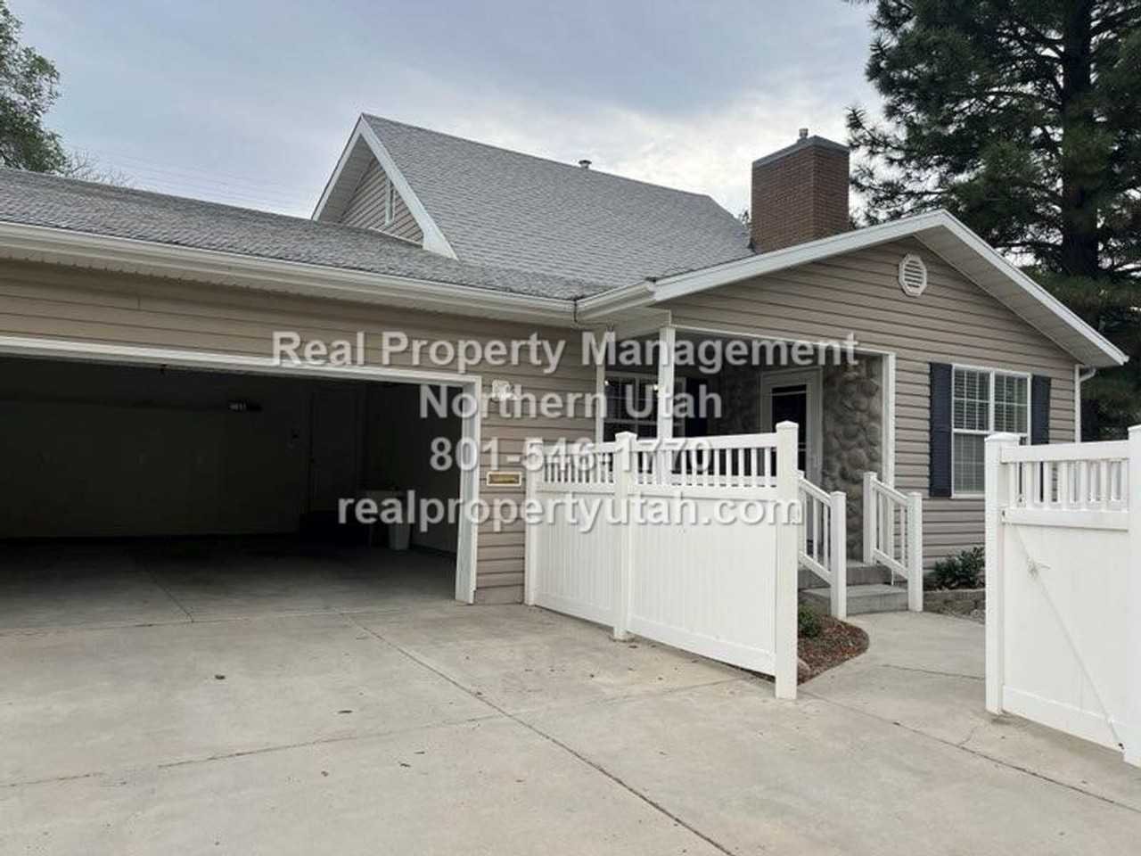 77 S 100 E - Photo 2 of 22